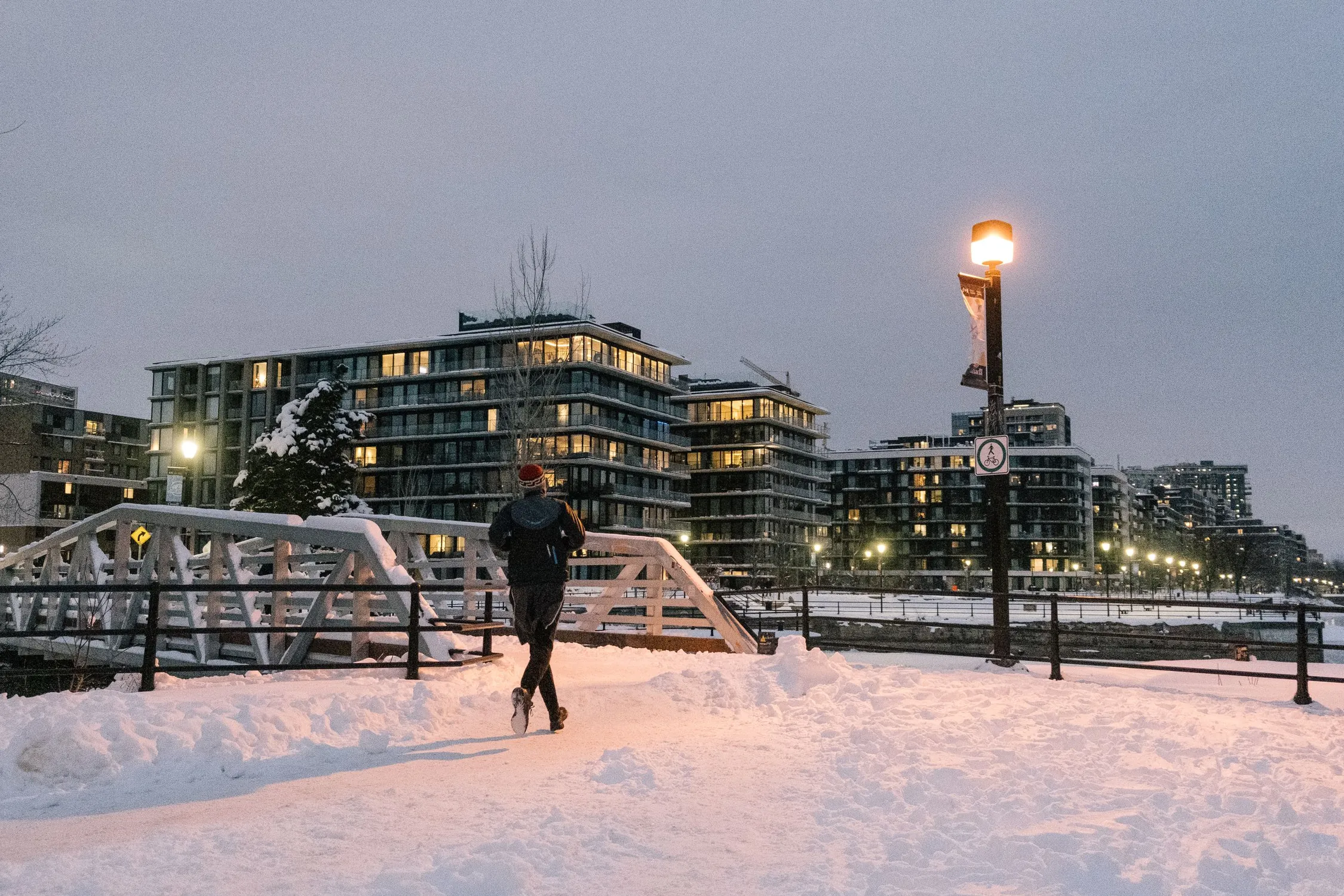 What to Wear Running in Cold Weather: Wind, Wetness and Waiting